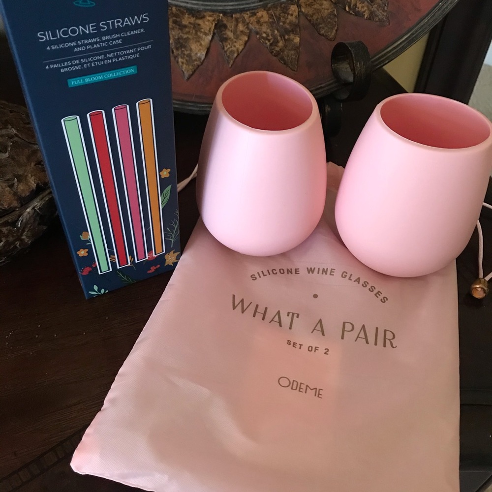 NWOT 2 Wine Cups + Silicone Straw Set